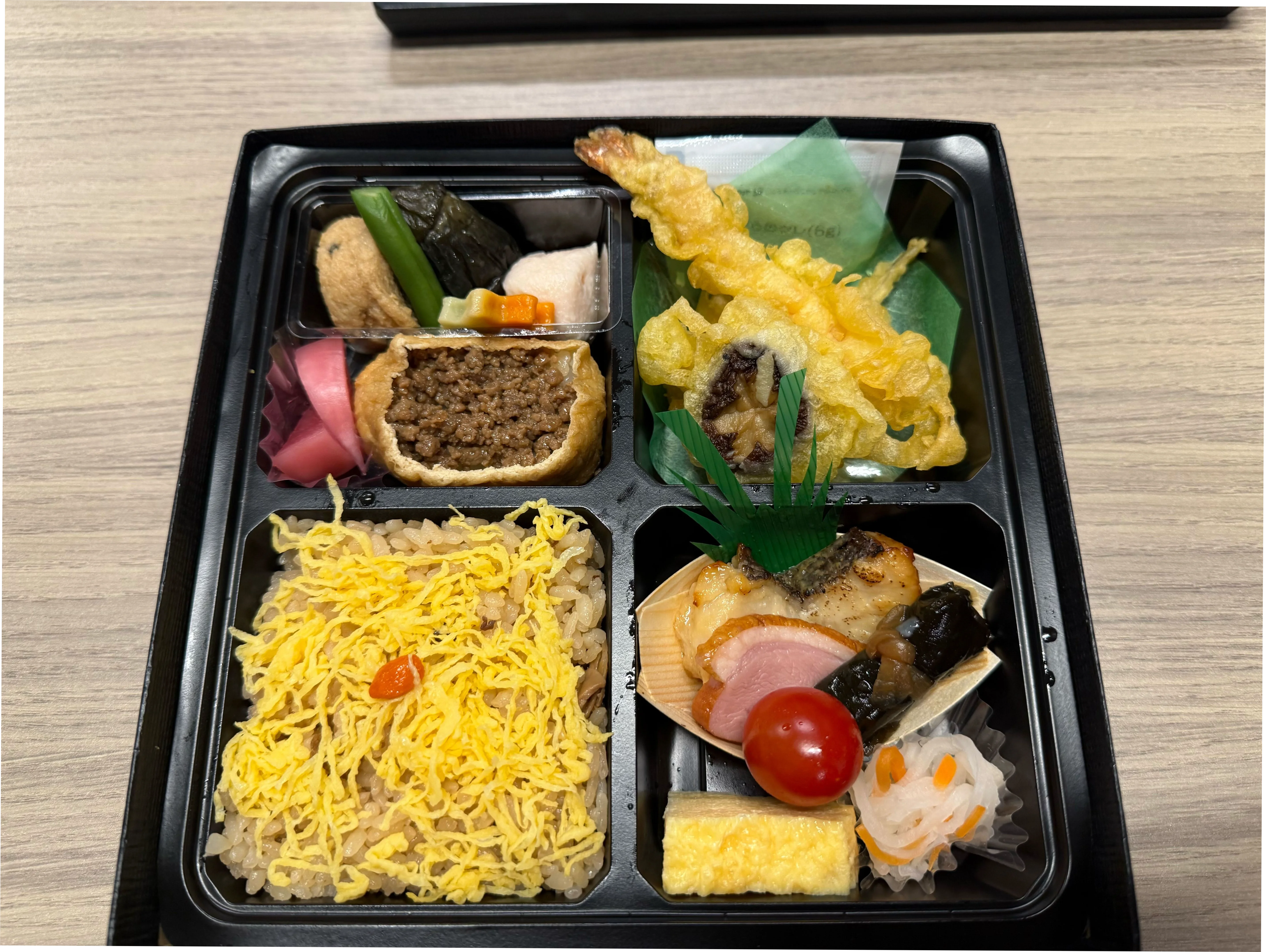 おなじみの人形町今半のお弁当