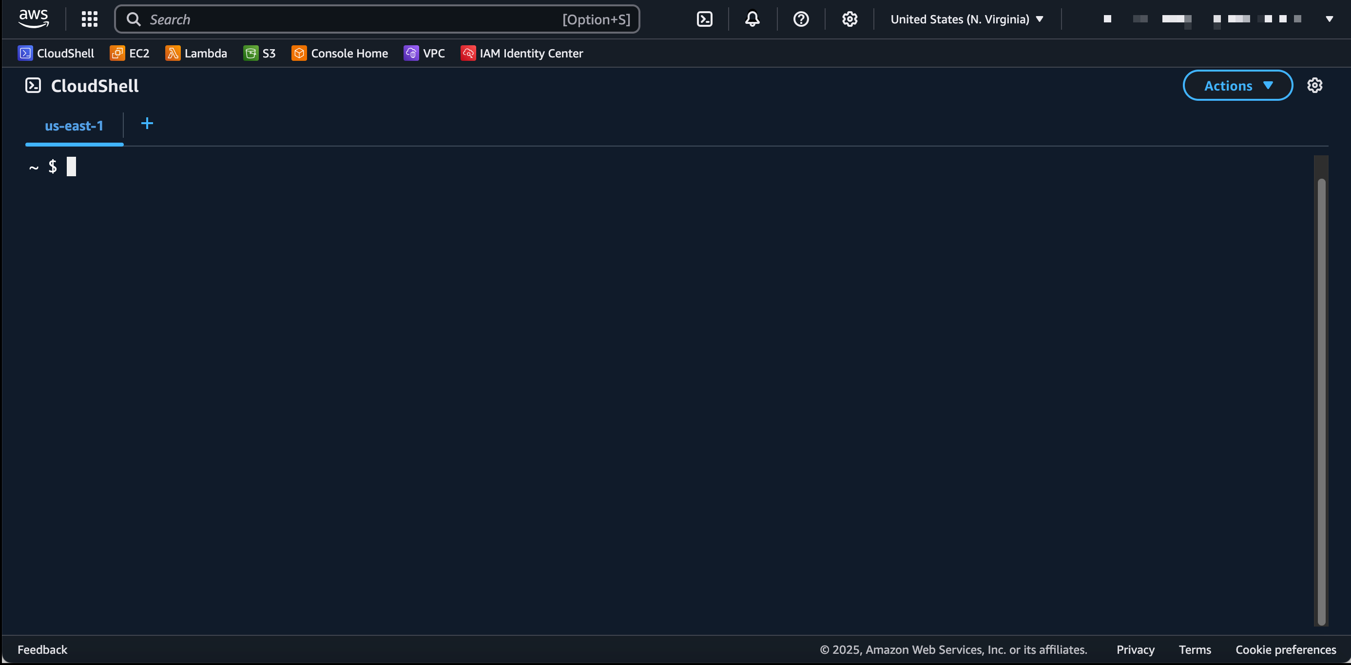 Cloud shellを起動すると AWS CloudShell、Amazon Linux 2023 に基づくコンピューティング環境が作成されます