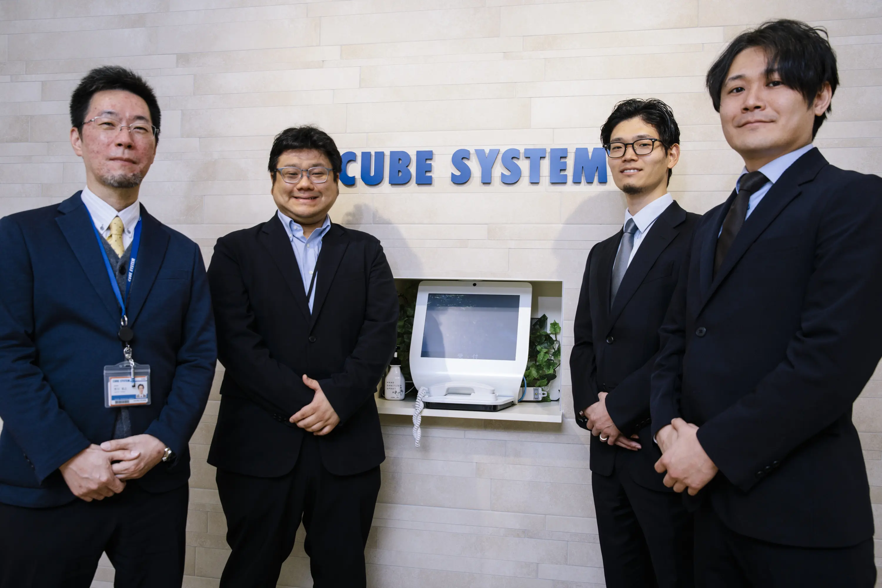 株式会社キューブシステム市川様(左)、小泉様(中央左)、ラーゲイト株式会社久保(中央右)、柳澤(右)